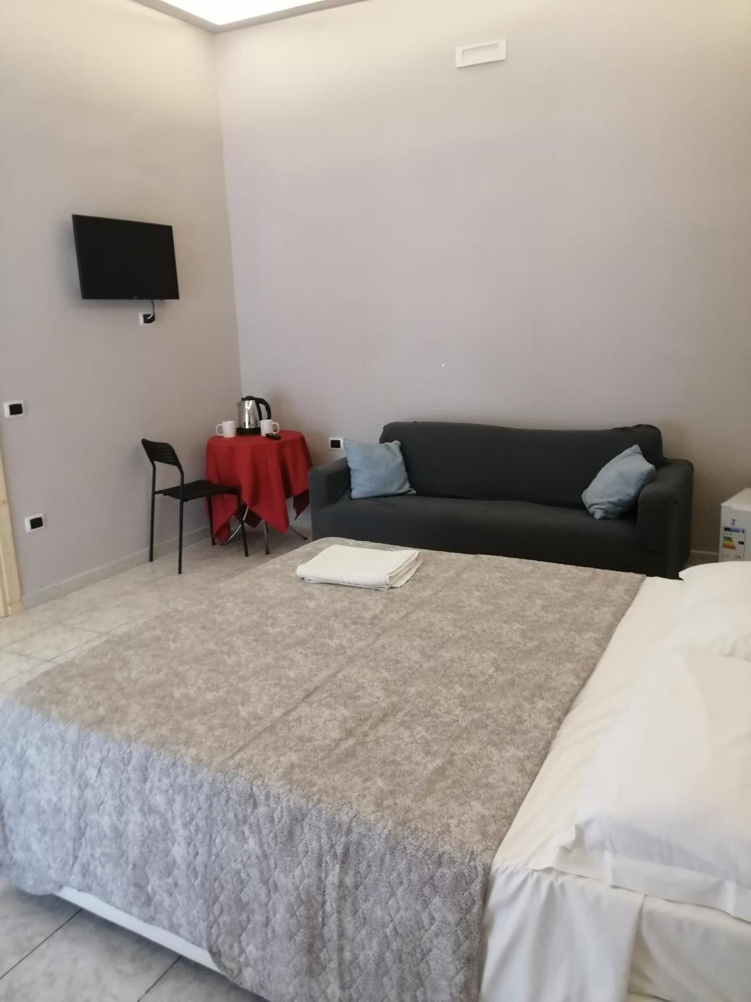 Guest House Francesco Napels Buitenkant foto